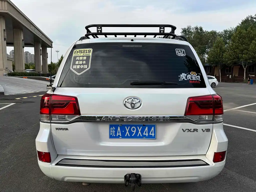 Toyota Land Cruiser 2010 4.7L AT VX