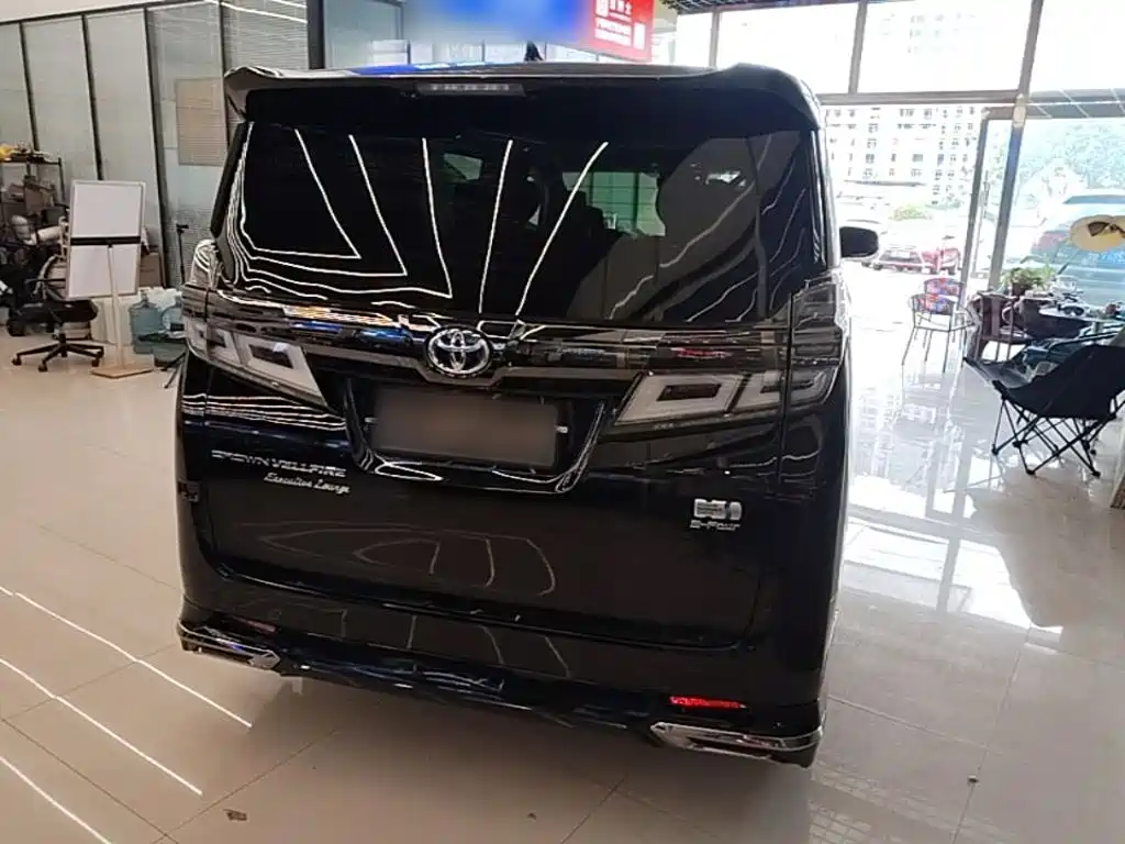 Toyota Vellfire — миниатюра 7