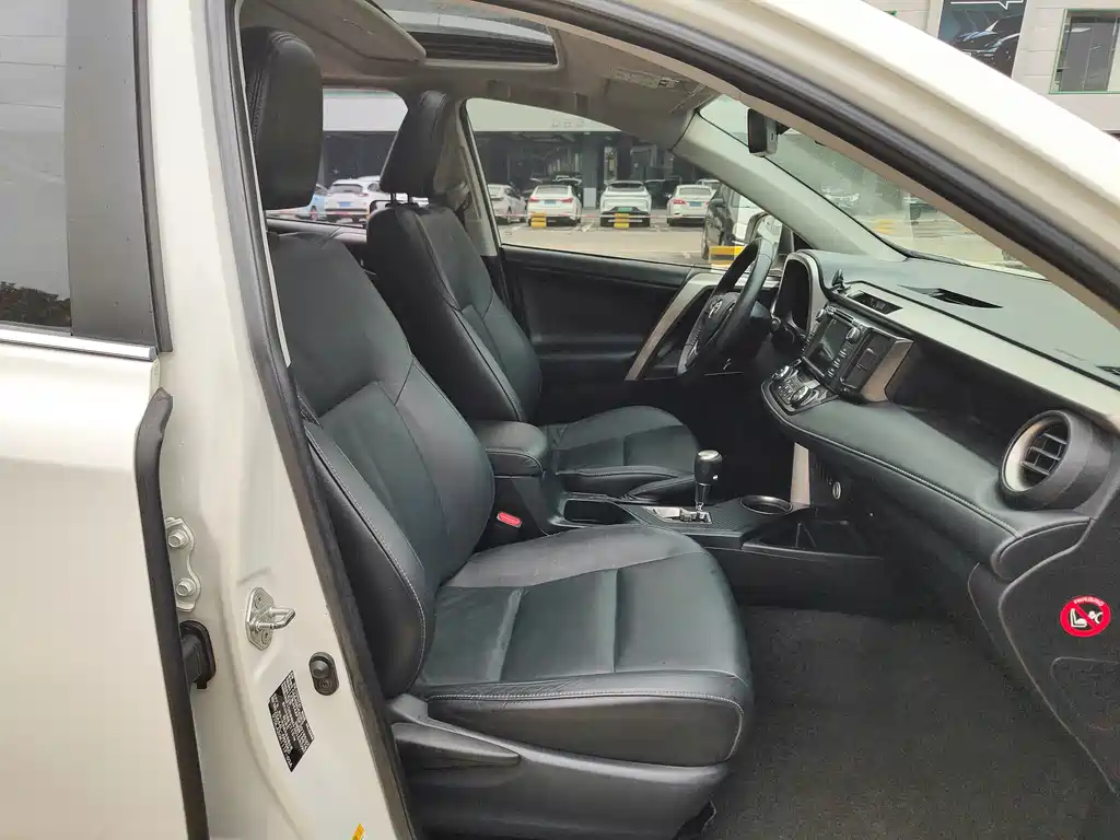 Toyota RAV4 — миниатюра 11