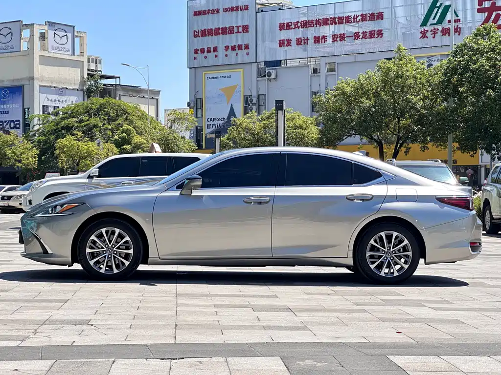 Lexus ES — миниатюра 6
