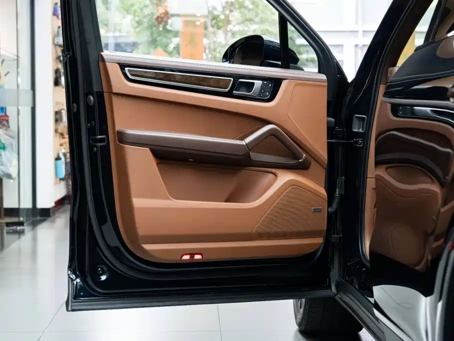 Porsche Cayenne — миниатюра 10