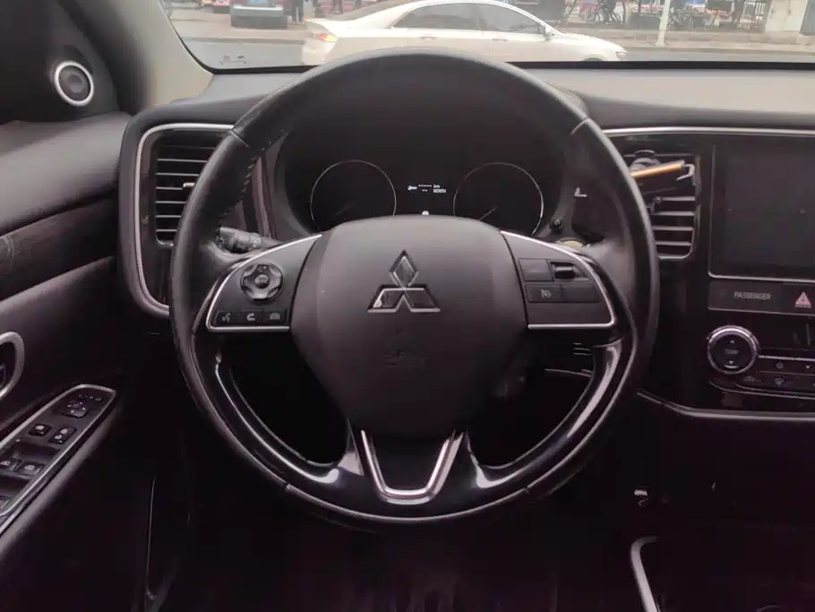 Mitsubishi Outlander — миниатюра 15