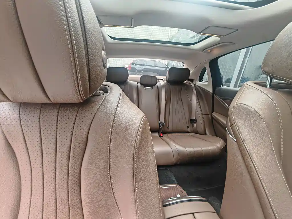 Mercedes-Benz E-Class — миниатюра 5