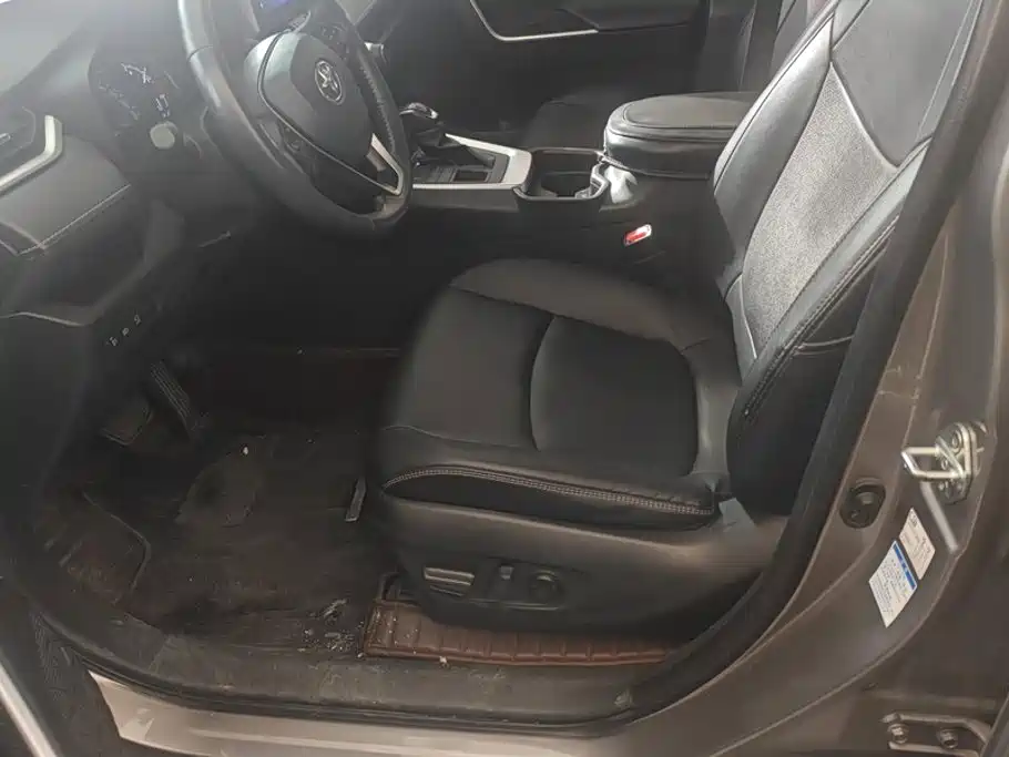 Toyota RAV4 — миниатюра 9