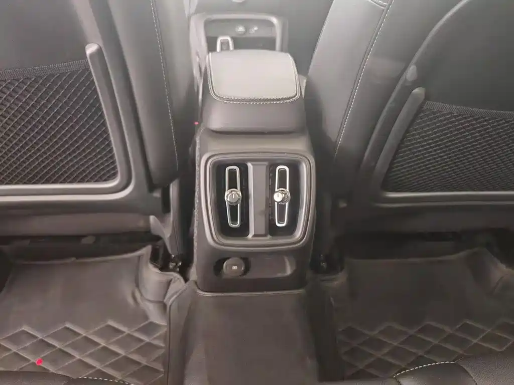 Volvo XC40 — миниатюра 12