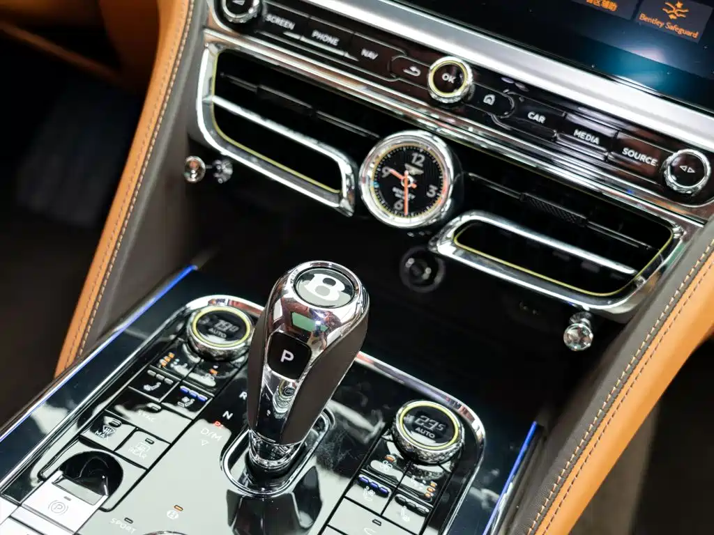 Bentley Flying Spur PHEV — миниатюра 23