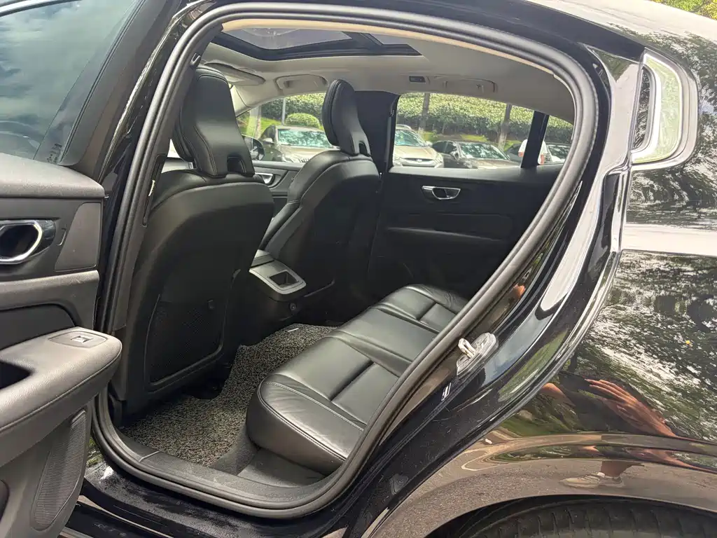 Volvo S60 — миниатюра 9