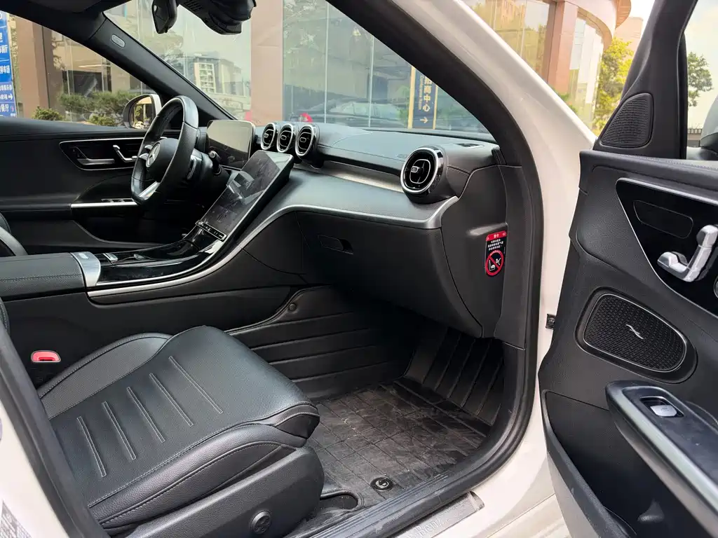 Mercedes-Benz C-Class — миниатюра 13