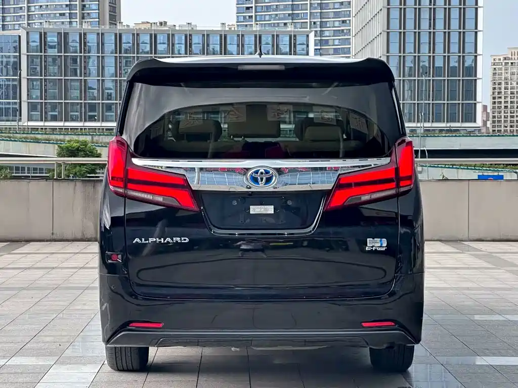 Toyota Alphard — миниатюра 5