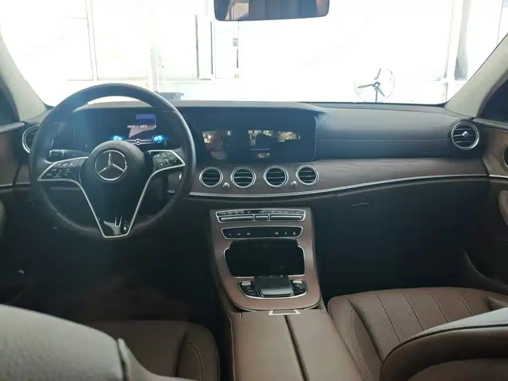 Mercedes-Benz E-Class — миниатюра 5