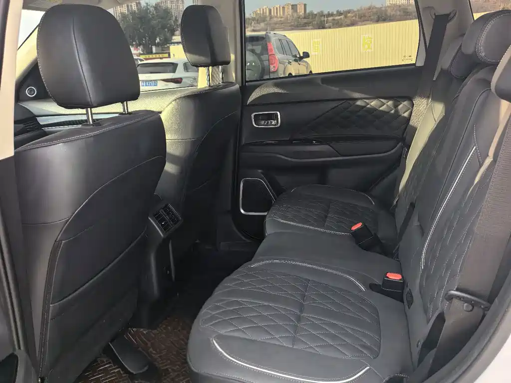 Mitsubishi Outlander — миниатюра 6