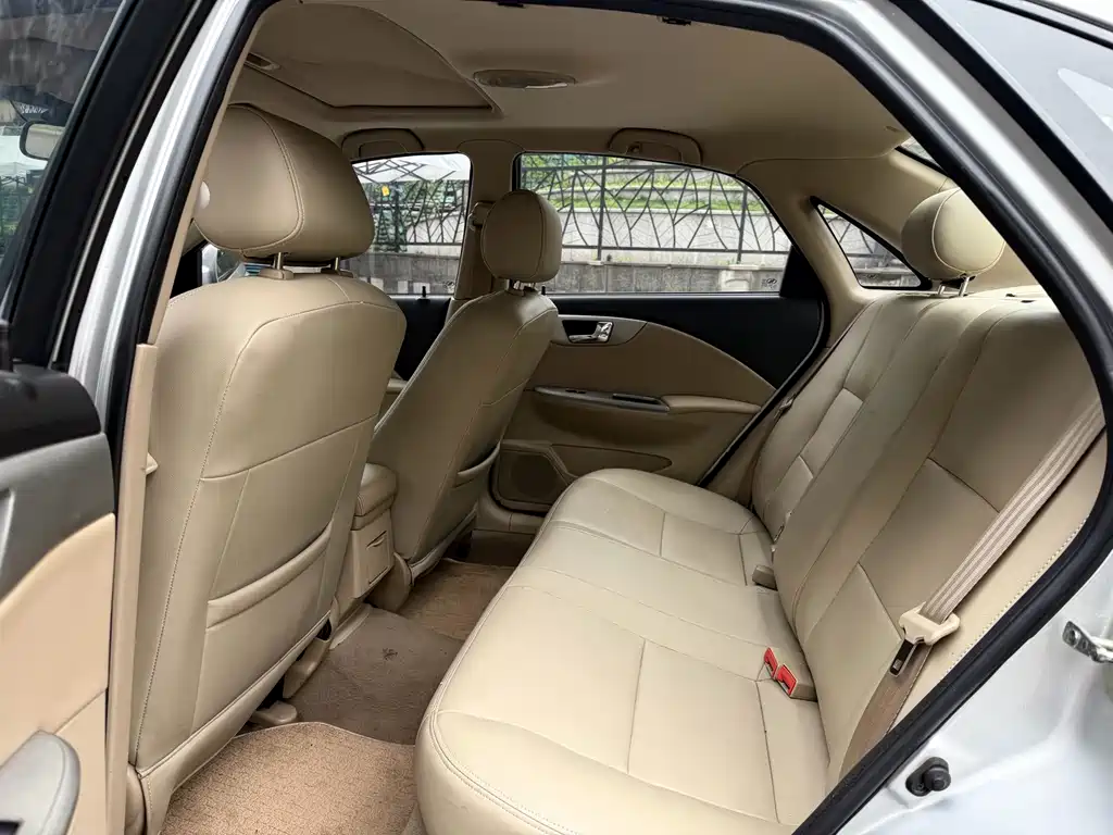 Buick Excelle — миниатюра 10
