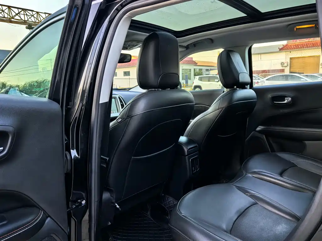 Jeep Compass — миниатюра 12