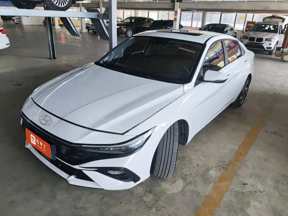 Купить Hyundai Elantra