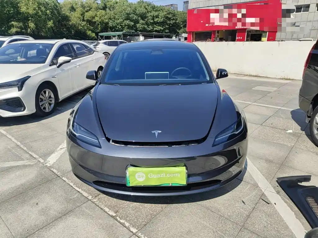 Tesla Model 3 — миниатюра 3