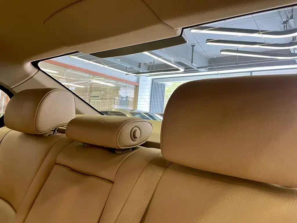 BMW 5 Series — миниатюра 11