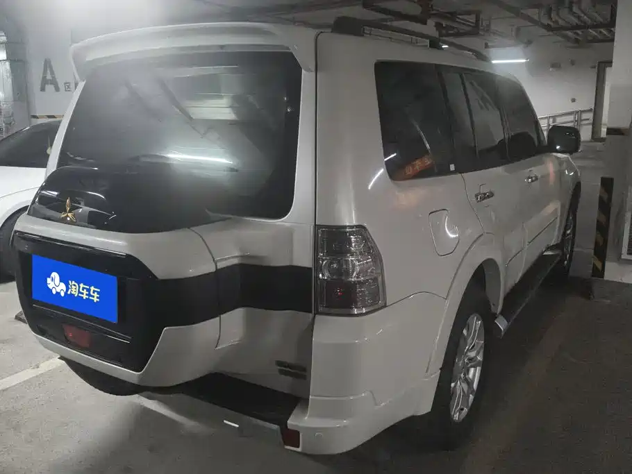 Mitsubishi Pajero (Import) — миниатюра 3