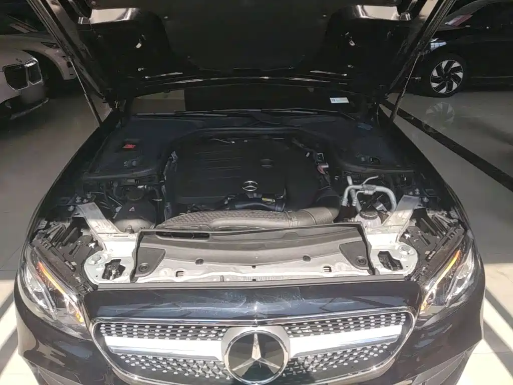 Mercedes-Benz E-Class — миниатюра 20