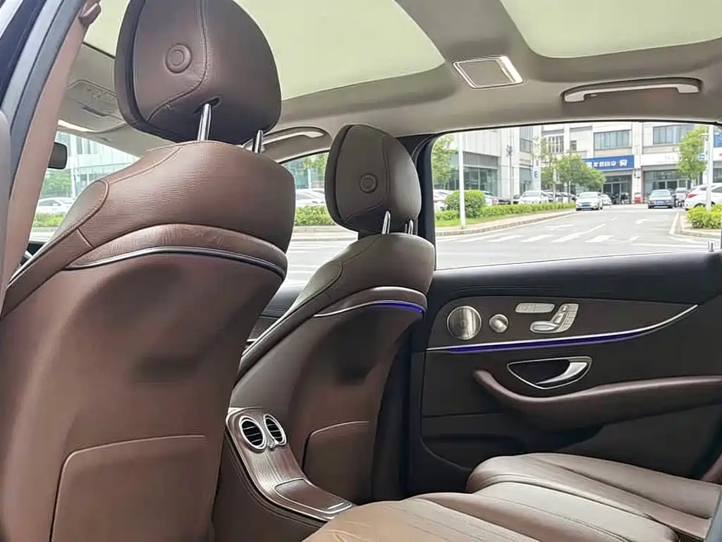 Mercedes-Benz E-Class — миниатюра 8