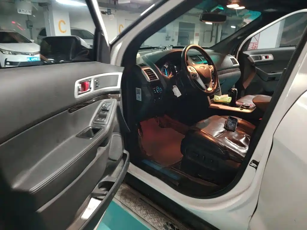 Ford Explorer (Import) — миниатюра 12