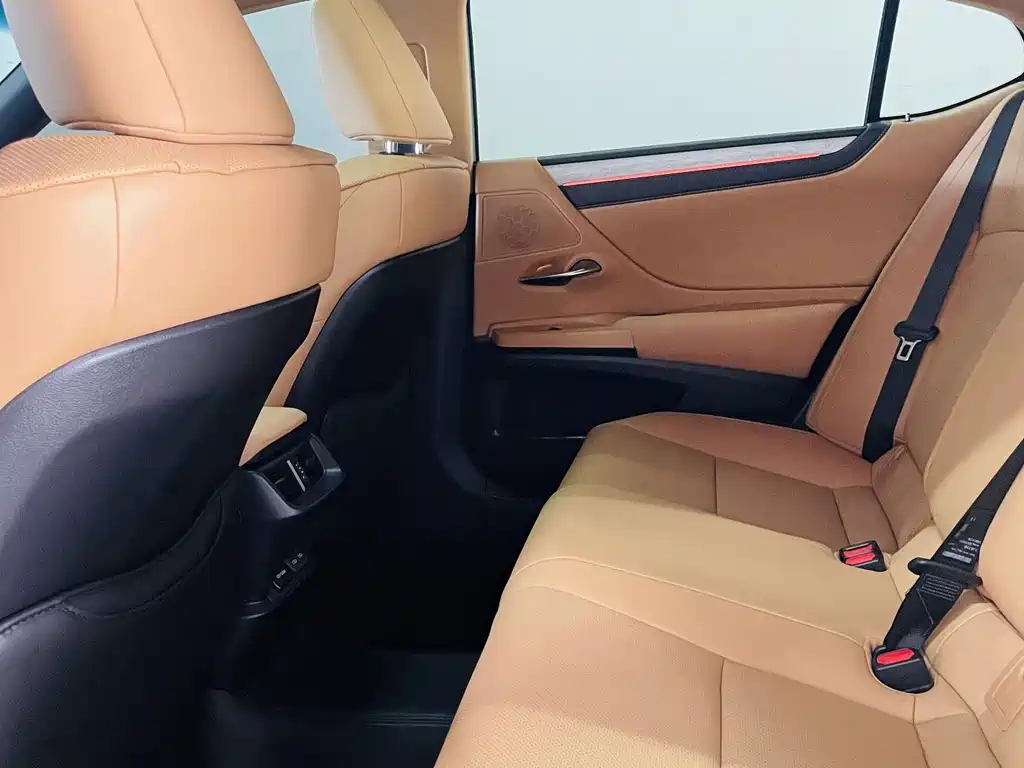 Lexus ES — миниатюра 10