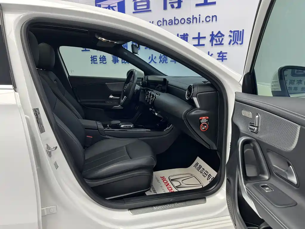 Mercedes-Benz A-Class Facelift A 180 L Sport Sedan, фото 9