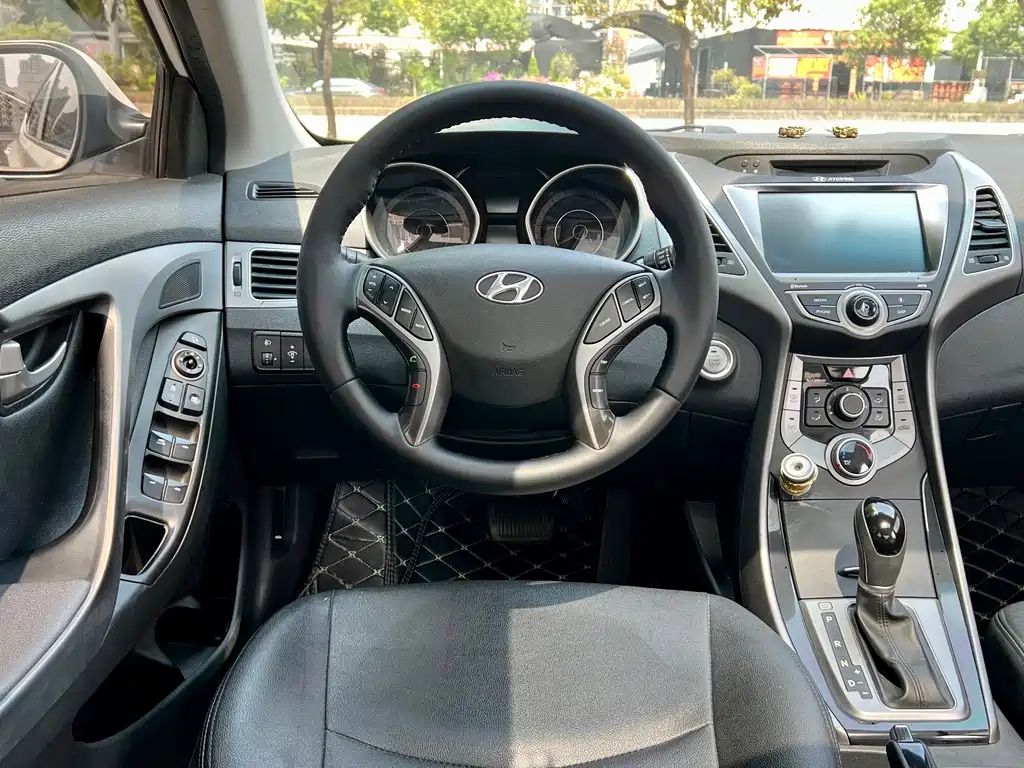 Hyundai Elantra Langdong — миниатюра 12