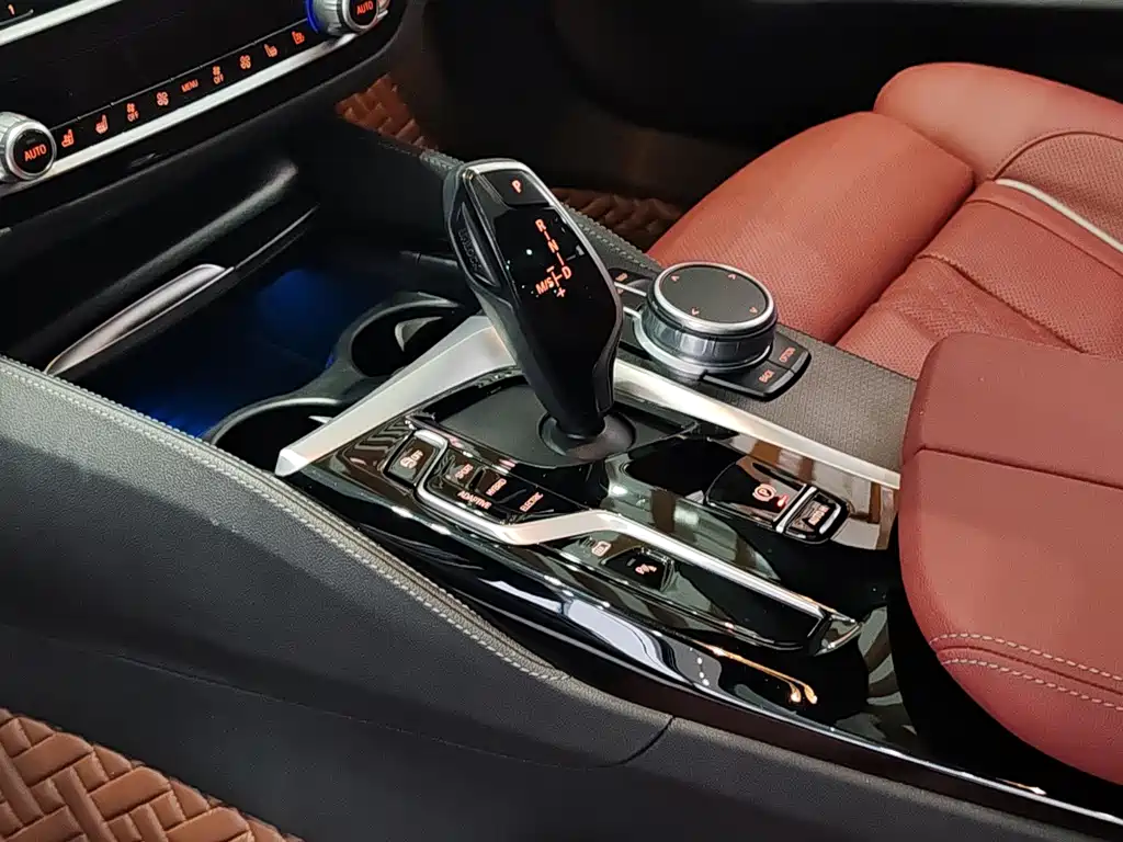 BMW 5 Series New Energy — миниатюра 14
