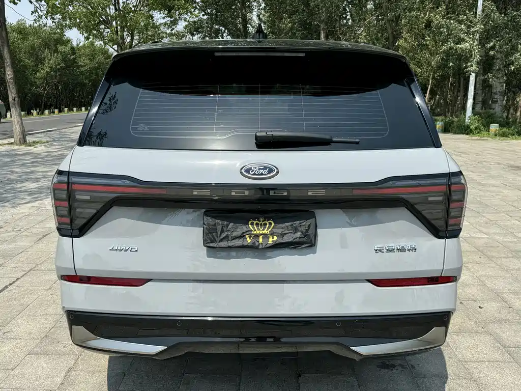 Ford Edge 2023 L 2.0T EcoBoost мест
