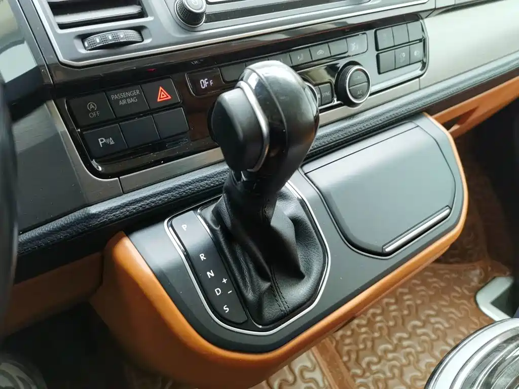 Volkswagen Caravelle — миниатюра 15