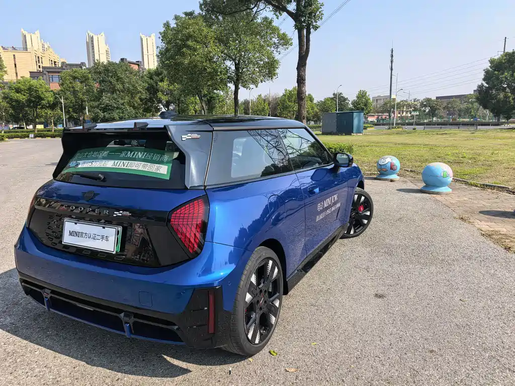 MINI MINI JCW EV — миниатюра 13