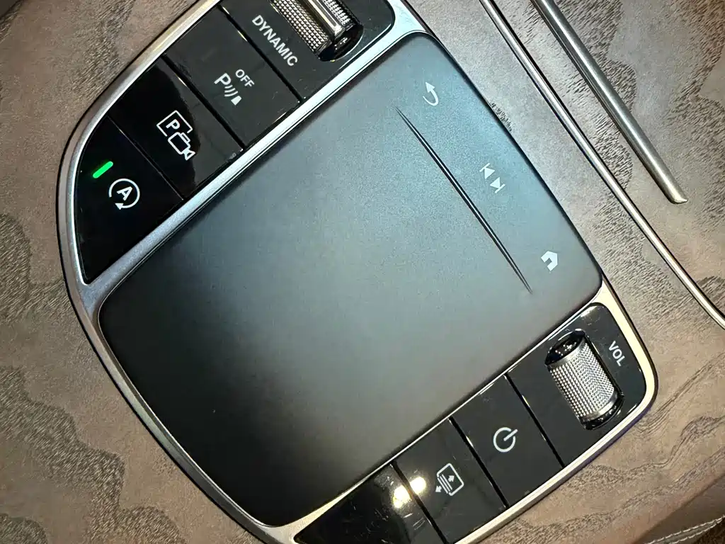 Mercedes-Benz E-Class — миниатюра 7