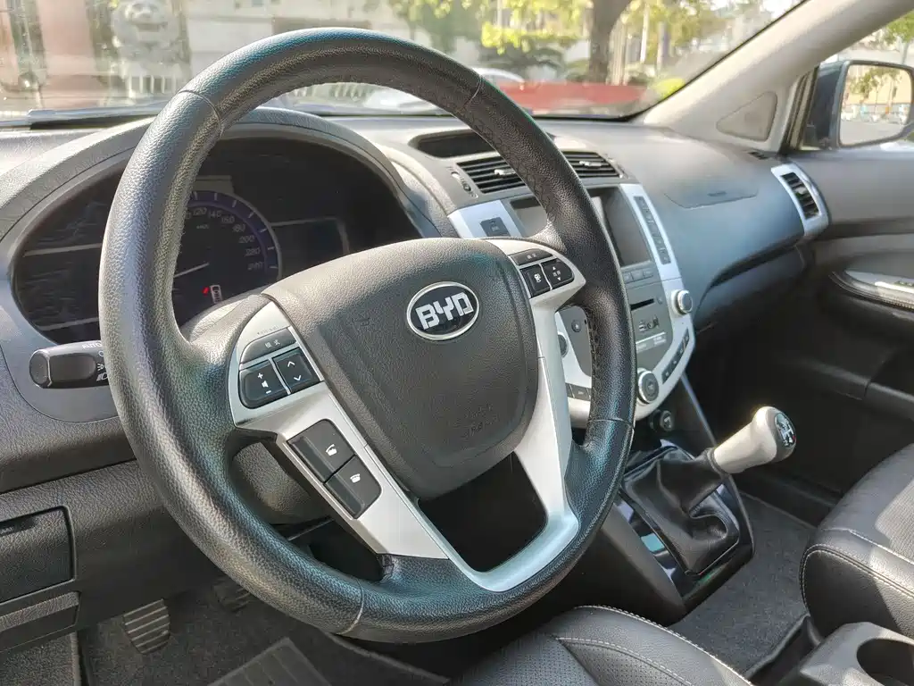 BYD S6 2013 Platinum 2.0L MT Luxury