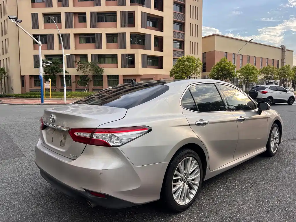 Toyota Camry — миниатюра 6
