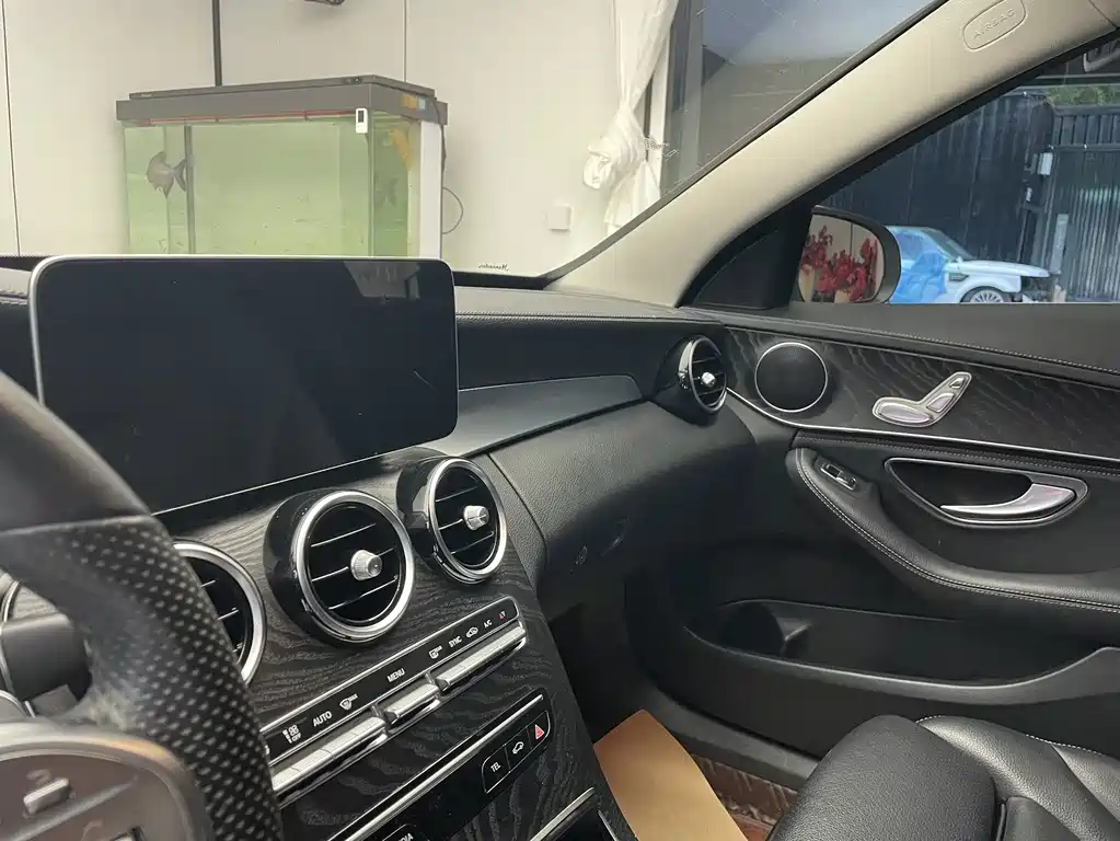 Mercedes-Benz C-Class — миниатюра 11