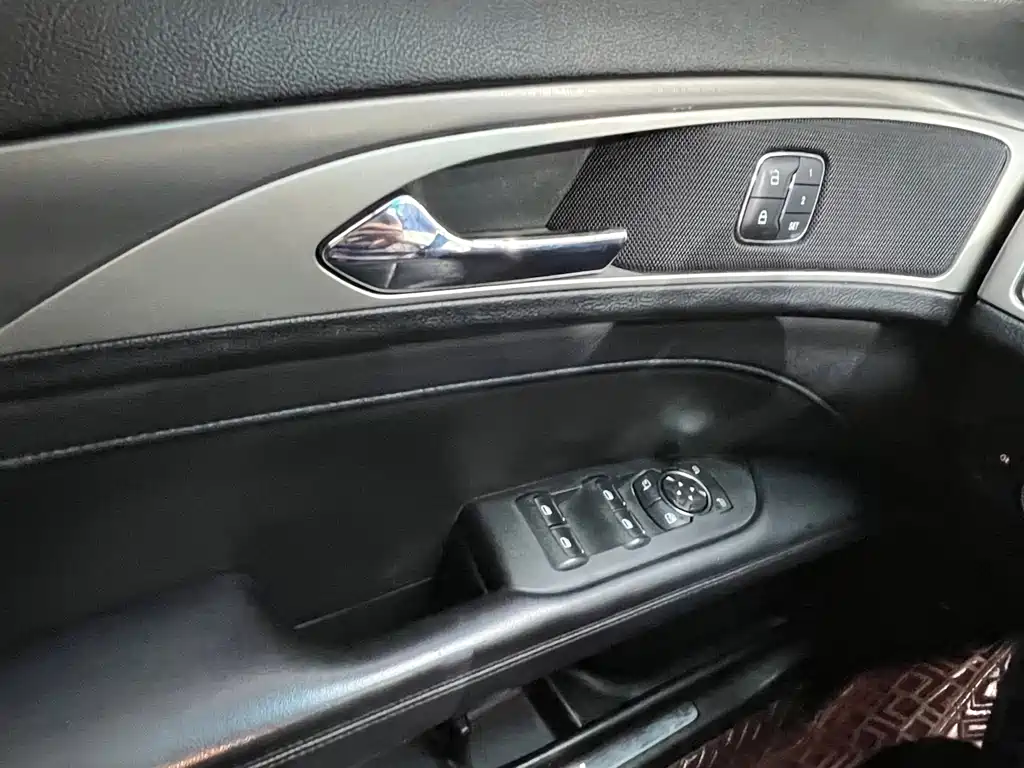 Lincoln MKZ — миниатюра 14