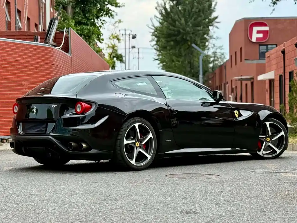 Ferrari FF — миниатюра 6