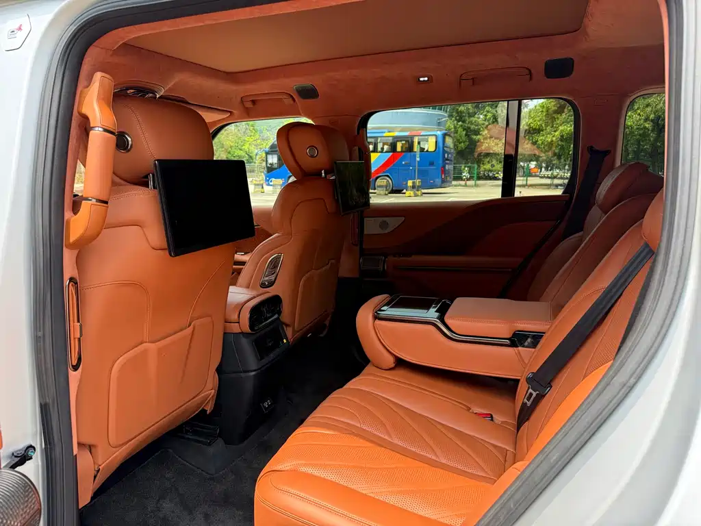Yangwang U8 2023 Luxury