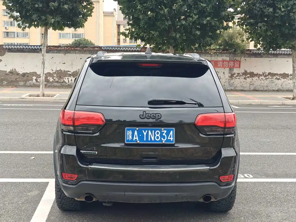 Jeep Grand Cherokee (Import) — миниатюра 5