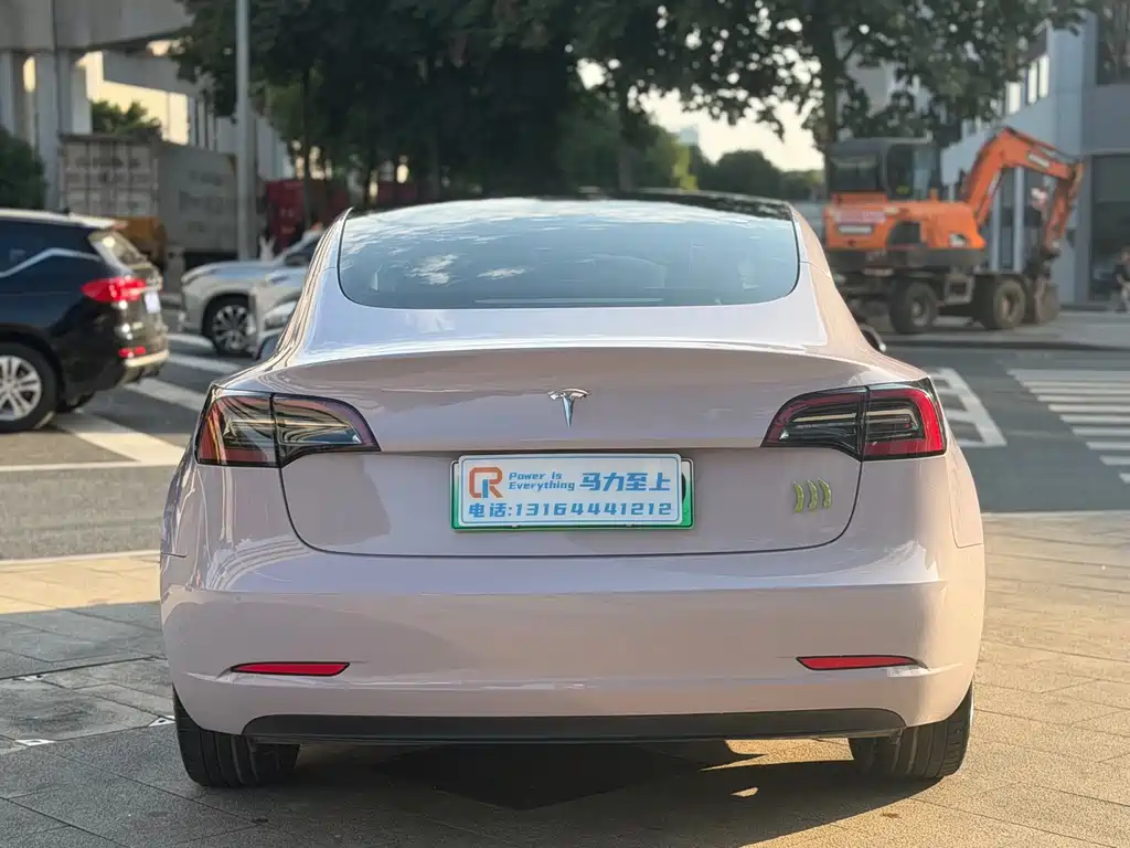 Tesla Model 3 — миниатюра 5