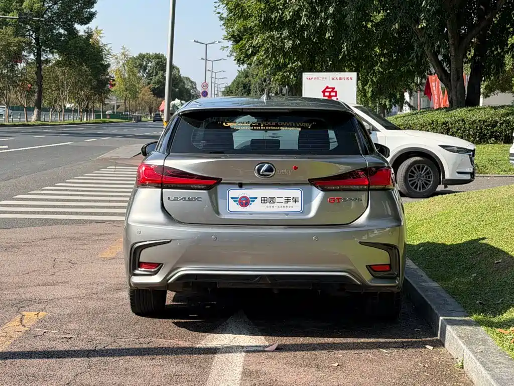 Lexus CT — миниатюра 5