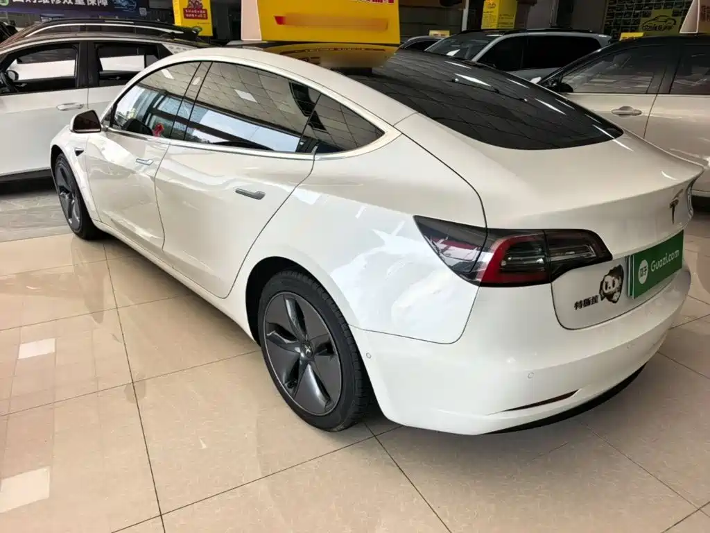 Tesla Model 3 — миниатюра 5