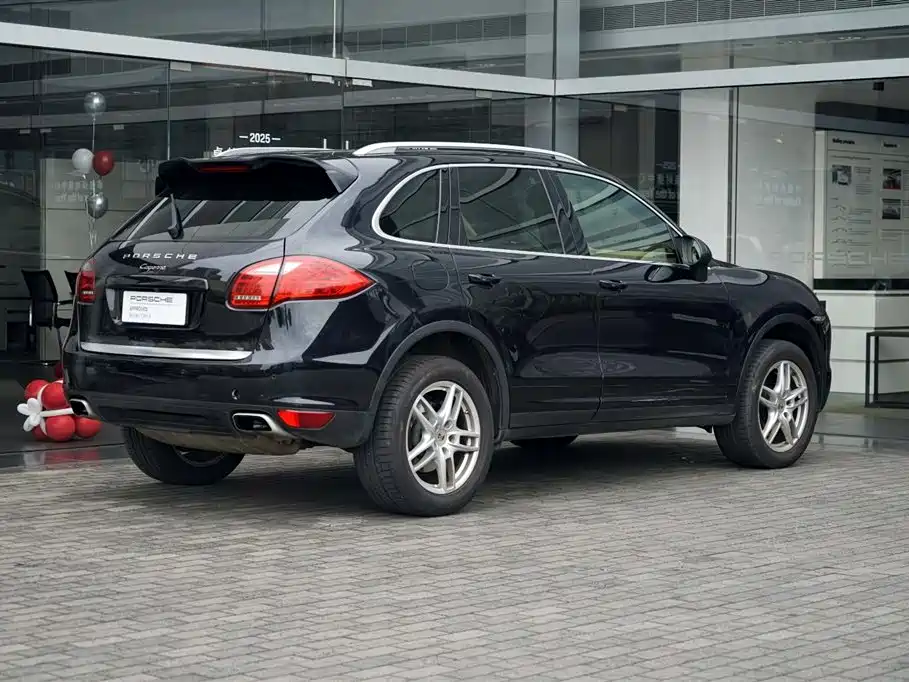 Porsche Cayenne — миниатюра 7