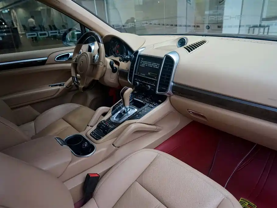 Porsche Cayenne — миниатюра 13