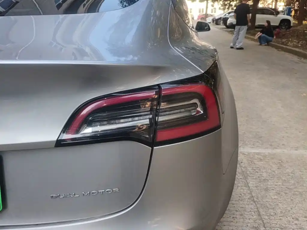 Tesla Model 3 — миниатюра 8