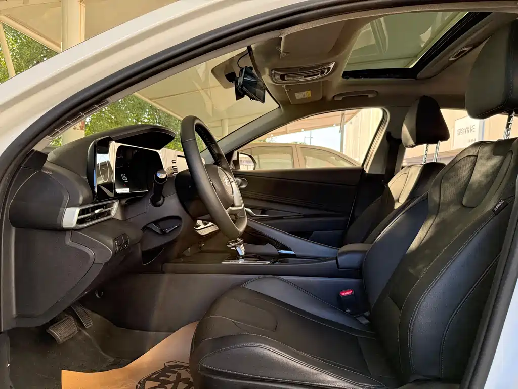 Hyundai Elantra — миниатюра 9