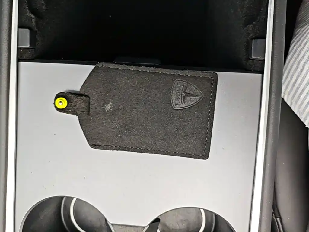 Tesla Model Y — миниатюра 9