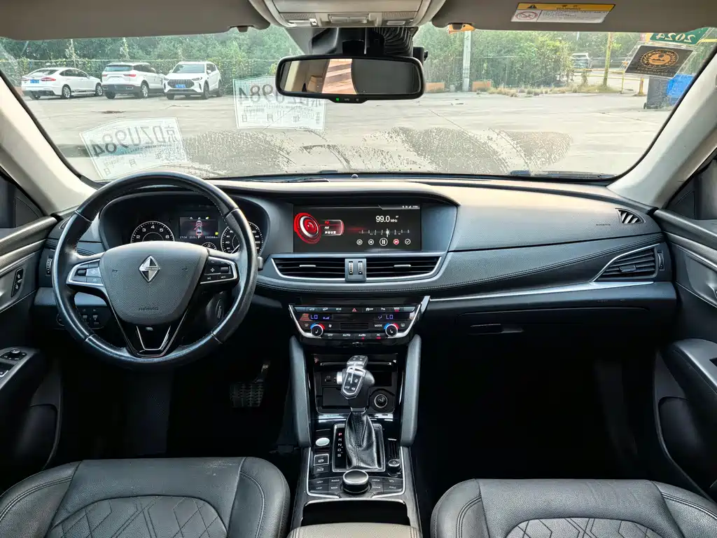 Borgward BX7 — миниатюра 8
