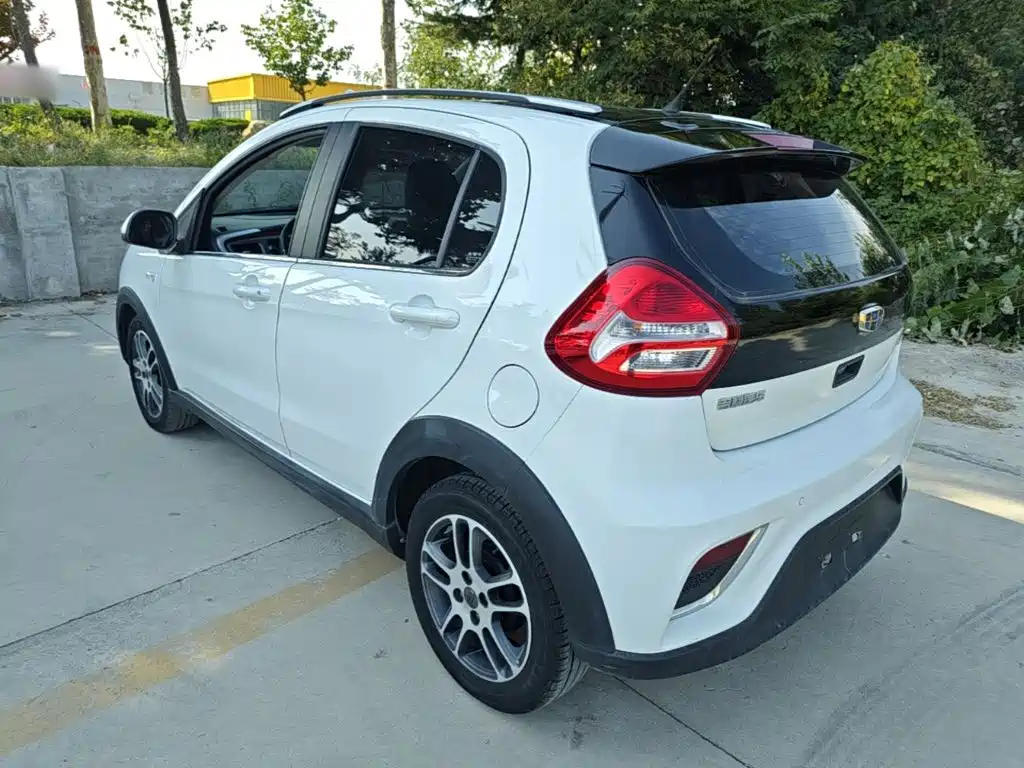 Geely Vision X1 — миниатюра 5