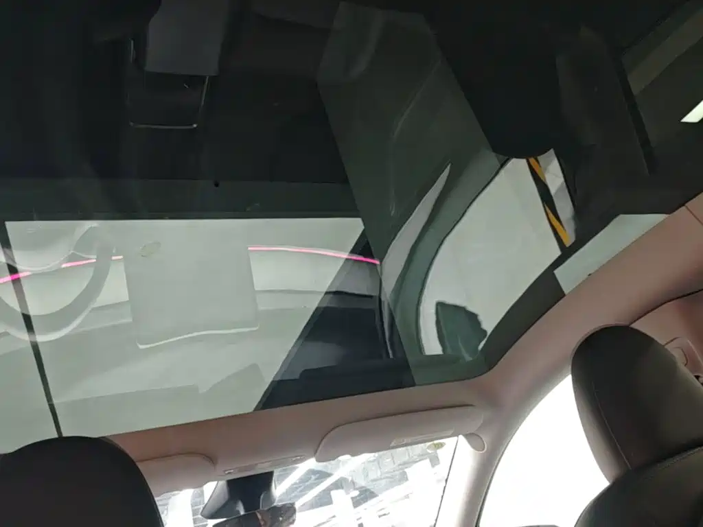 Tesla Model Y — миниатюра 18